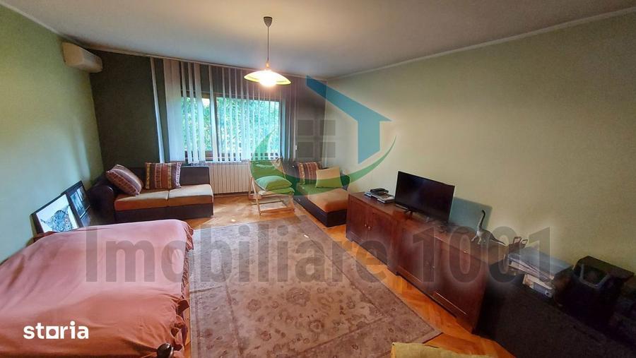 Casă cu 5 camere cu Teren 660 Mp în Central