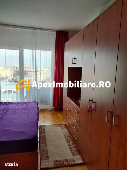 Apartament cu 3 camere semidecomandat în Centrul Civic