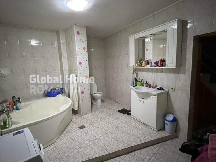 Casă individuală cu 7 camere cu Canalizare în Splaiul Unirii