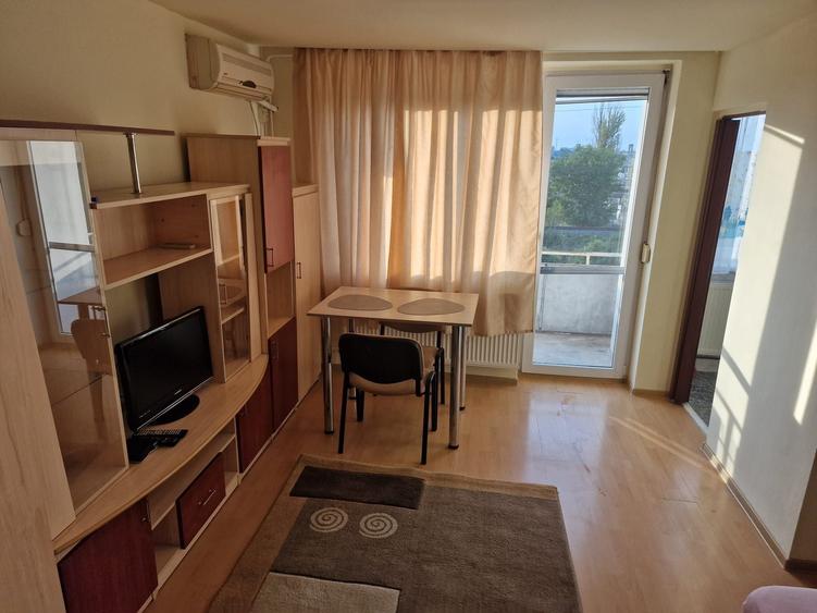 Garsonieră decomandată în Central