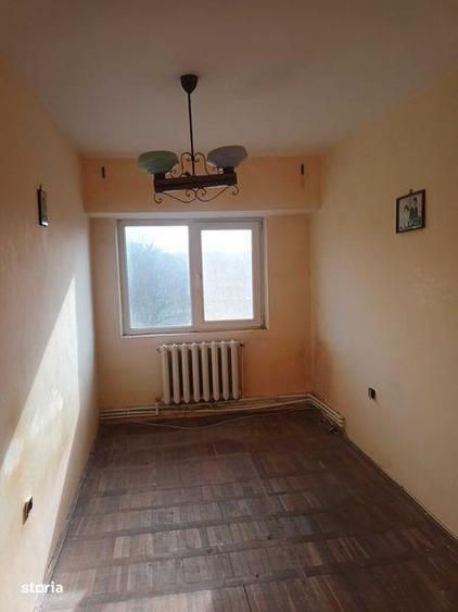 Apartament cu 4 camere decomandat în Central
