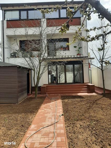 Casă cu 7 camere cu Teren 800 Mp în Dragomirești-Vale