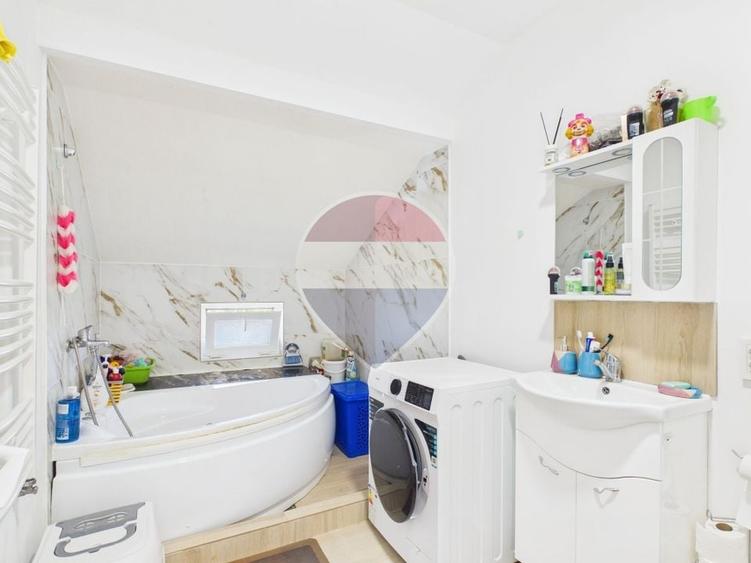 Casă individuală cu 8 camere cu Teren 2220 Mp în Dârza