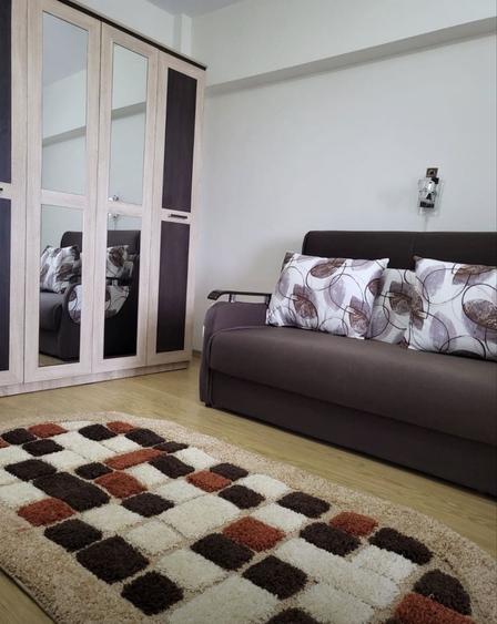 Apartament cu 3 camere decomandat, mobilat în Exterior Vest