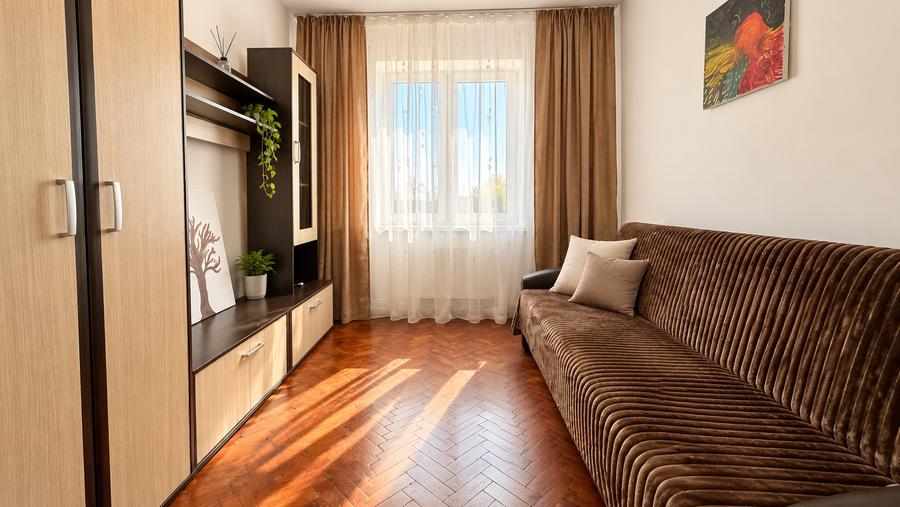 Apartament cu 3 camere semidecomandat în Olimpia-Stadion