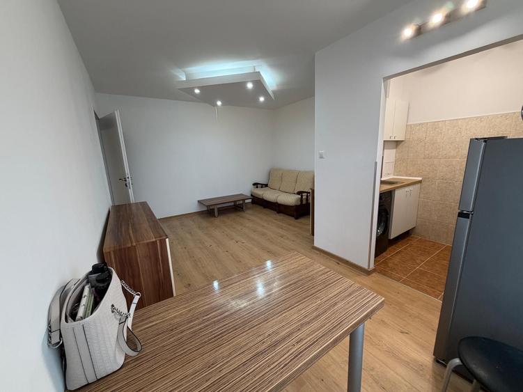 Apartament cu 2 camere decomandat în Berceni