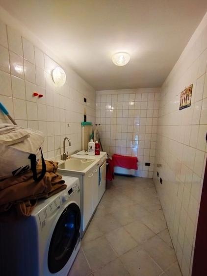 Casă individuală cu 8 camere cu Canalizare în Balotești