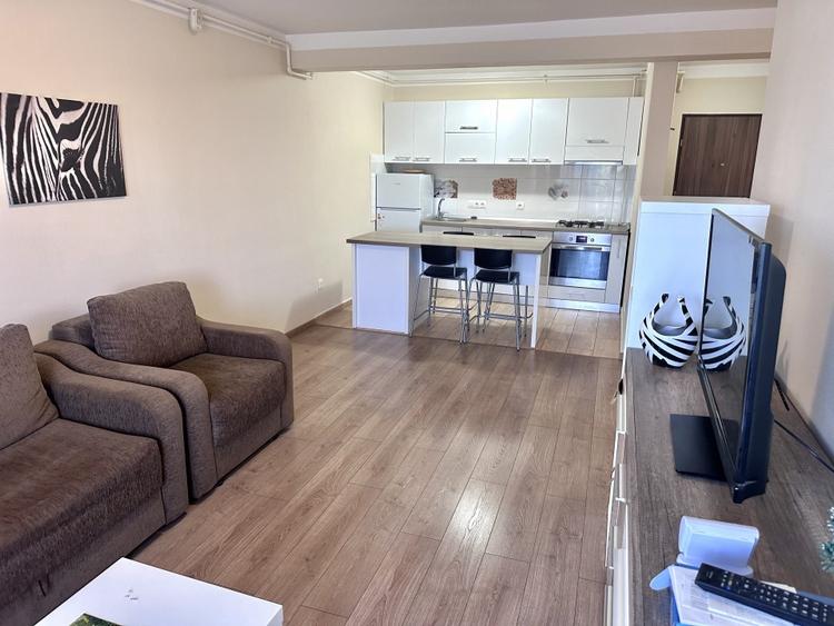 Apartament cu 3 camere decomandat, mobilat în Cetate