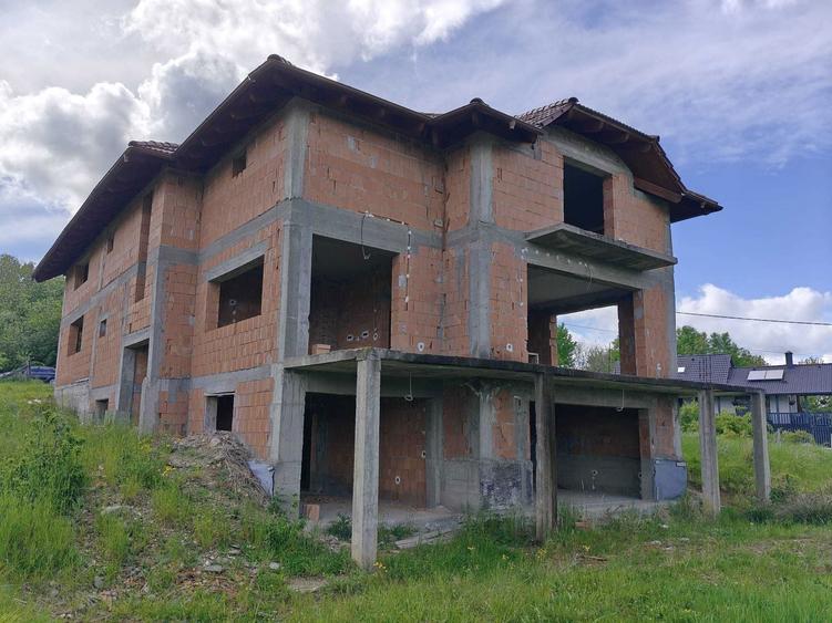 Casă cu 4 camere în Central