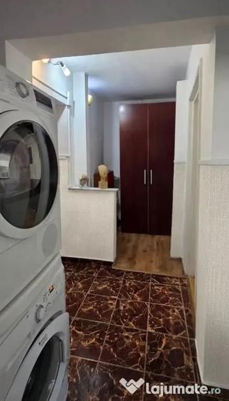 Apartament cu 3 camere decomandat, mobilat în Central