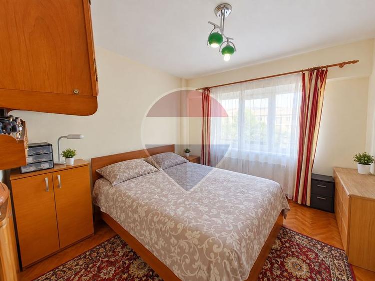 Apartament cu 3 camere decomandat, mobilat în Central