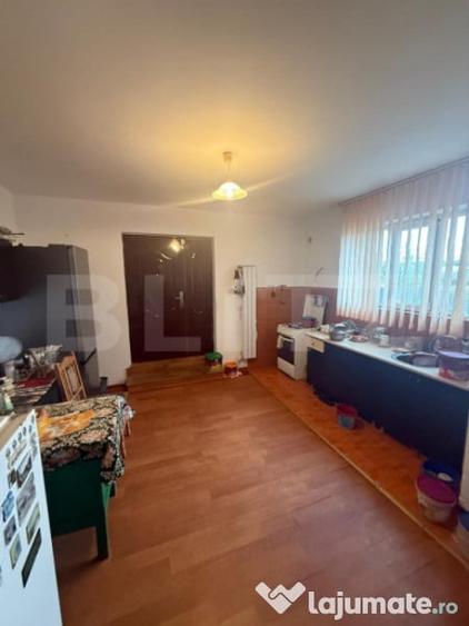 Casă cu 7 camere cu Teren 1000 Mp în Central
