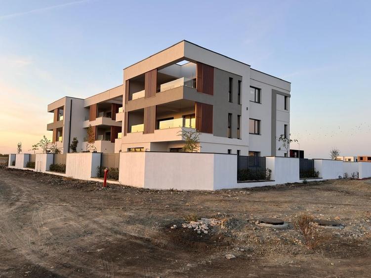 Apartament cu 3 camere decomandat în Torontalului