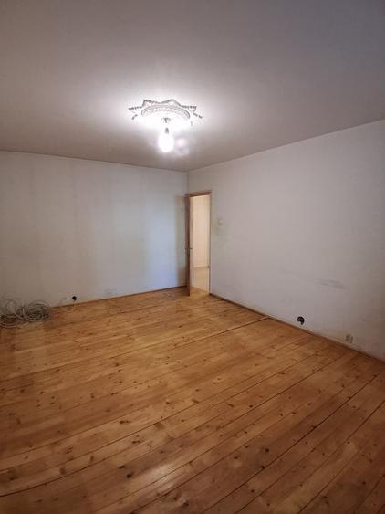 Apartament cu 3 camere decomandat în Olteniței