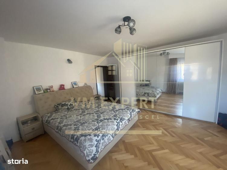 Casă cu 4 camere cu Teren 2078 Mp în Câmpulung Muscel
