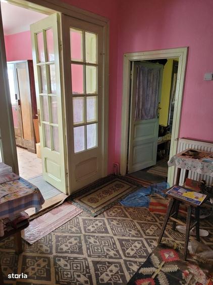 Casă cu 3 camere în Răzvad