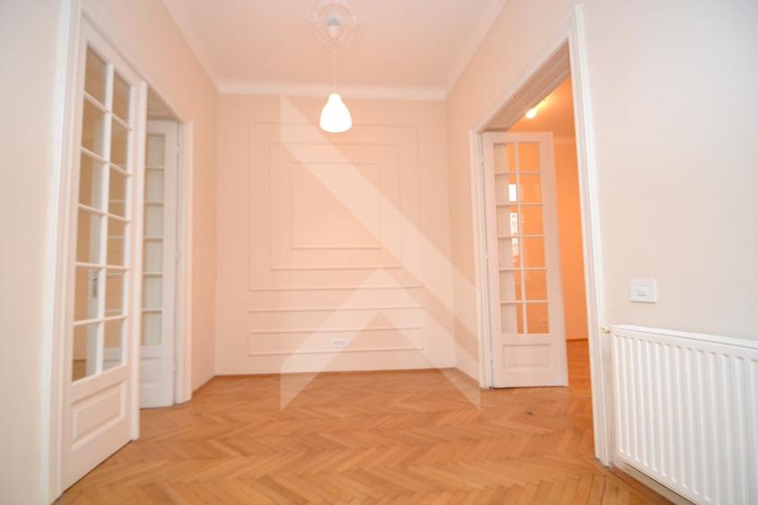 Apartament cu 4 camere decomandat în Cotroceni
