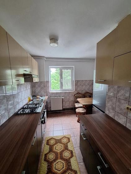 Apartament cu 3 camere semidecomandat în Circumvalațiunii