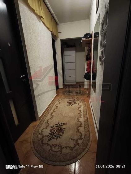 Apartament cu 3 camere semidecomandat în Albești