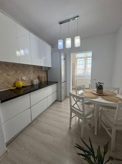 Apartament cu 2 camere decomandat în 1 Mai