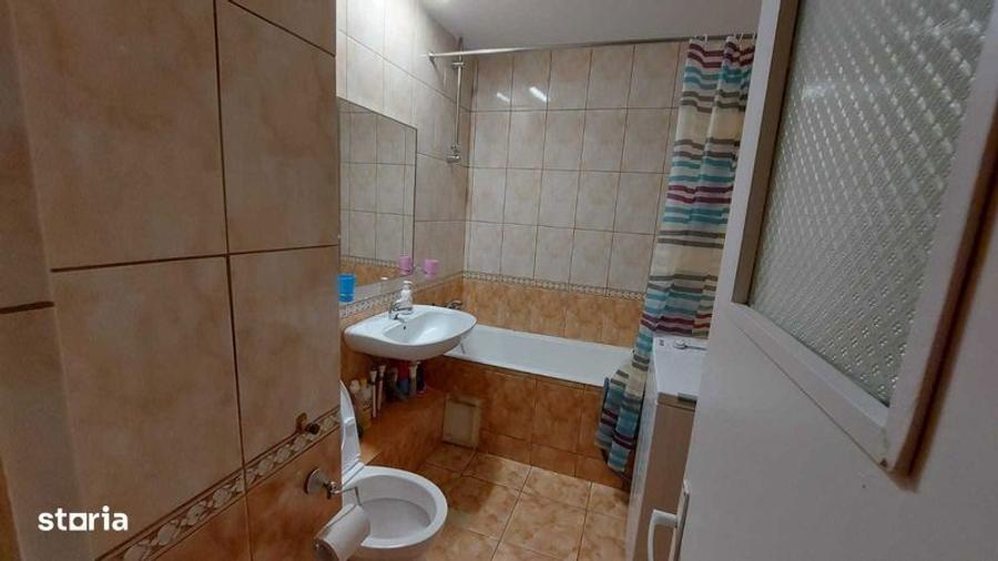 Apartament cu 2 camere semidecomandat, mobilat în Vitan