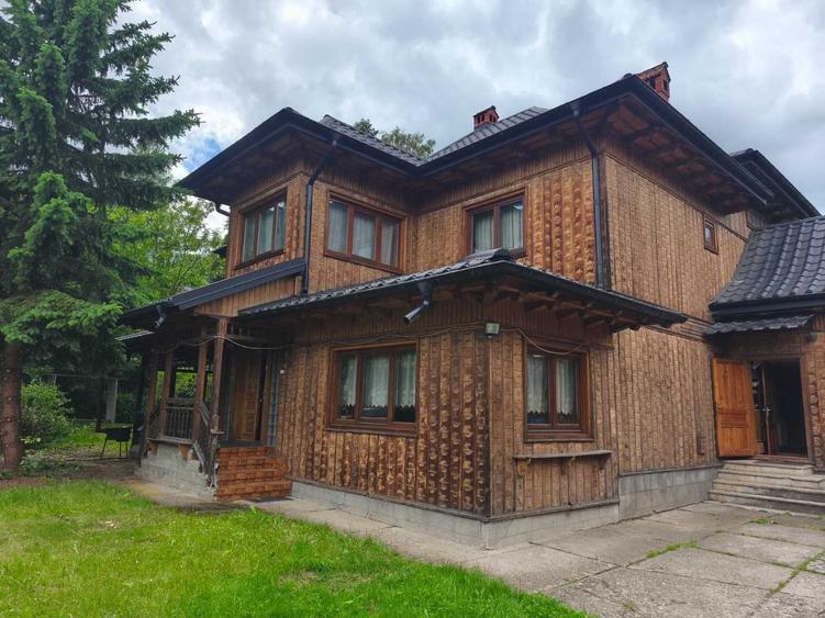 Casa de locuit Campulung Moldovenesc 242mp cu teren 1756mp - 1