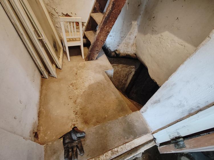 Casă individuală cu 4 camere cu Canalizare în Central