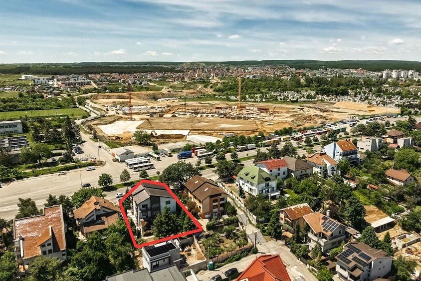 Casă cu Teren 936 Mp în Vest