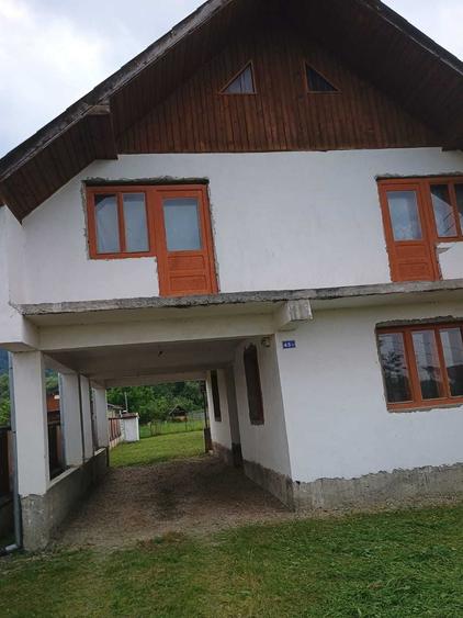 Casă cu 4 camere în Central