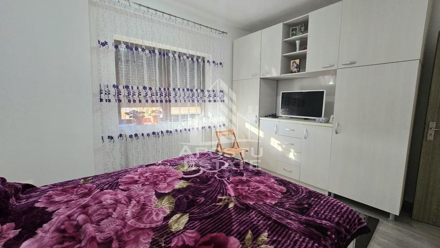 Casa individuala de vanzare cu 4 camere si garaj in Sag, vatra satului - 7