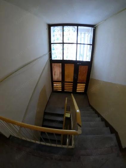 Apartament cu 3 camere semidecomandat, mobilat în Central
