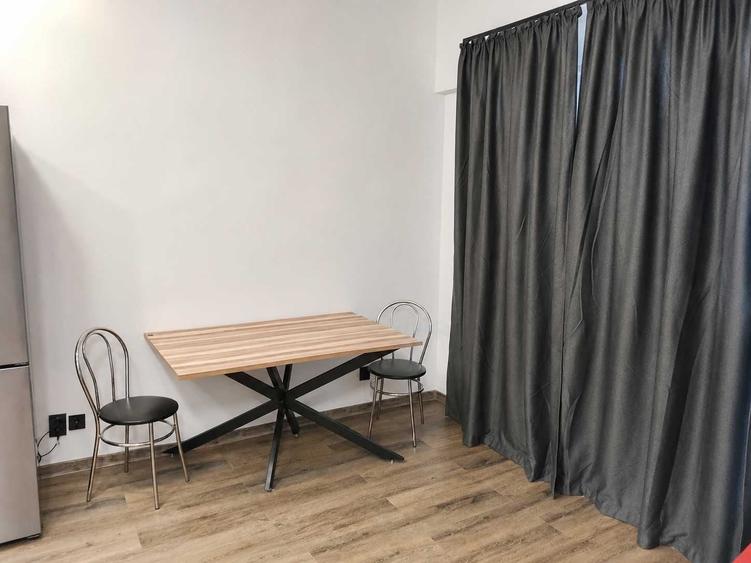 Garsonieră decomandată în Noua