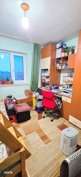 Apartament cu 3 camere decomandat, mobilat în Alexandru cel Bun