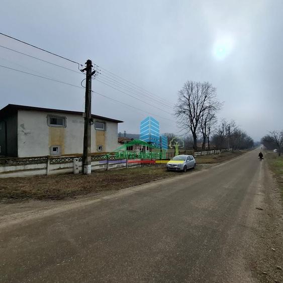 Spațiu comercial, de 900 mp, în Tănăsoaia