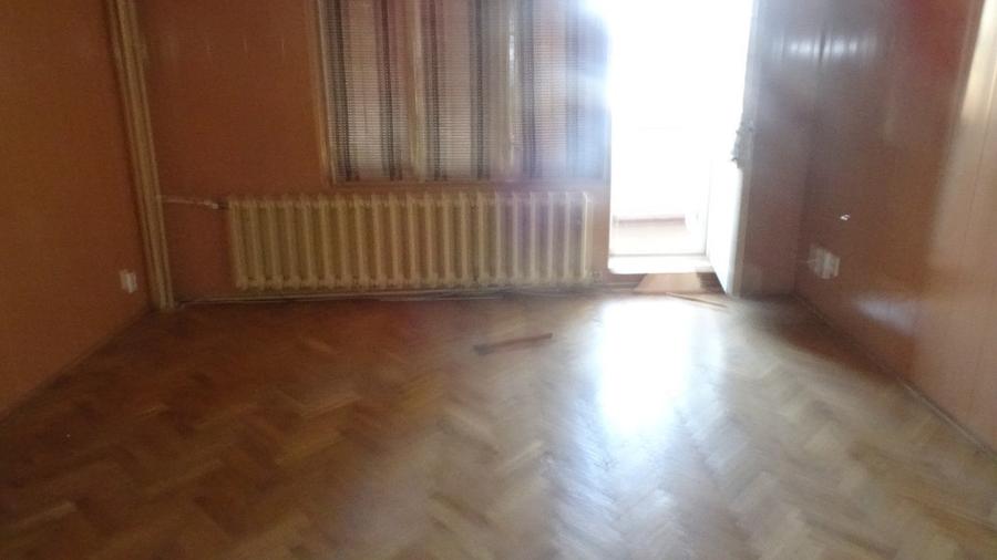 Casă cu 6 camere cu Teren 318 Mp în Crângului