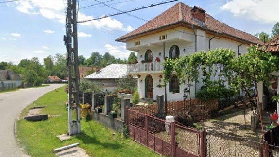 Casă individuală cu 5 camere cu Teren 1380 Mp în Costești