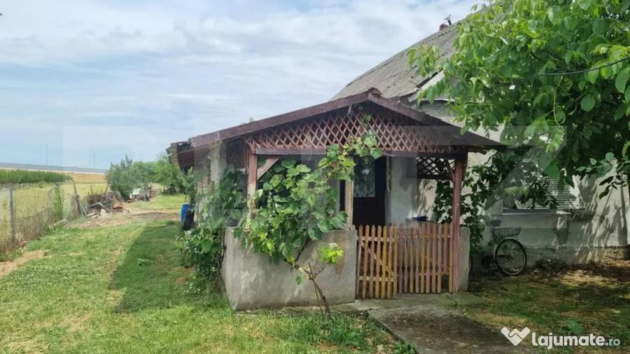 Casă cu 3 camere cu Teren 670 Mp în Central