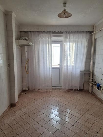 Apartament cu 3 camere decomandat în Obor