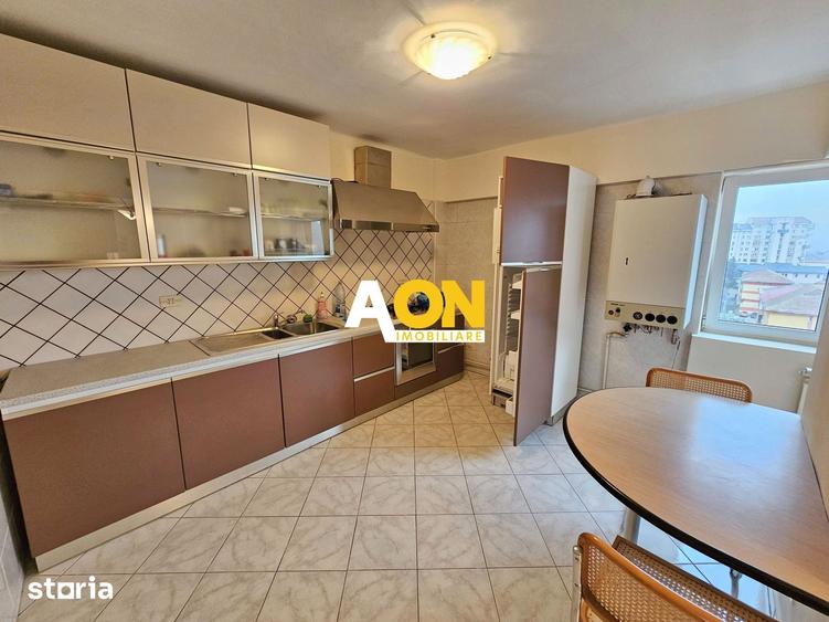 Apartament cu 3 camere decomandat în Central