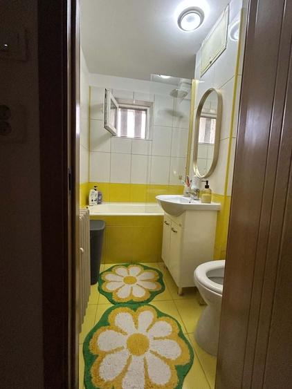 Apartament cu 3 camere semidecomandat în Lacul Tei