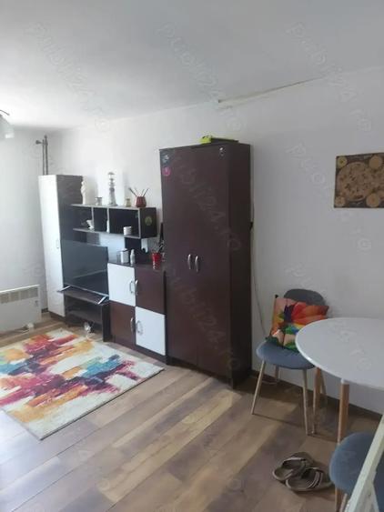 Casă cu 6 camere cu Teren 1350 Mp în Vale