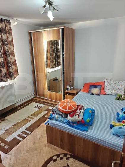 Apartament cu 3 camere semidecomandat, mobilat în Calea București