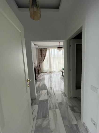 Penthouse cu 3 camere decomandat, mobilat în Mamaia
