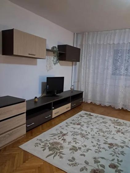 Apartament cu 3 camere decomandat în Splaiul Unirii