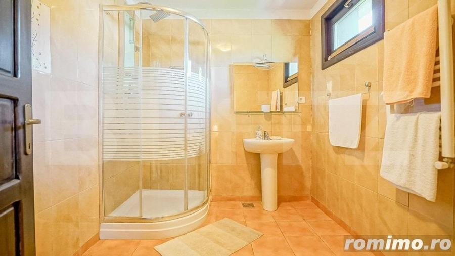 Casă cu 14 camere cu Teren 1360 Mp în Noua
