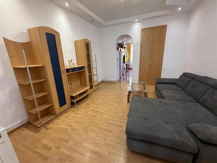 Apartament cu 2 camere nedecomandat în Central