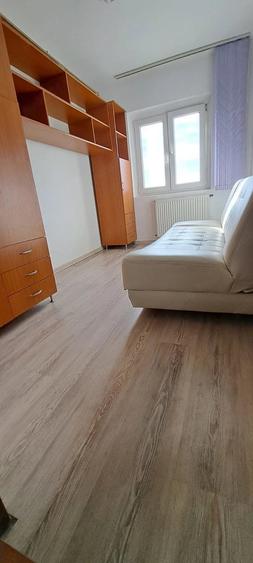 Apartament cu 3 camere decomandat în Girocului