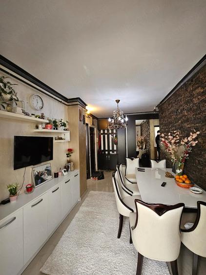Apartament cu 2 camere decomandat în Craiovița Nouă