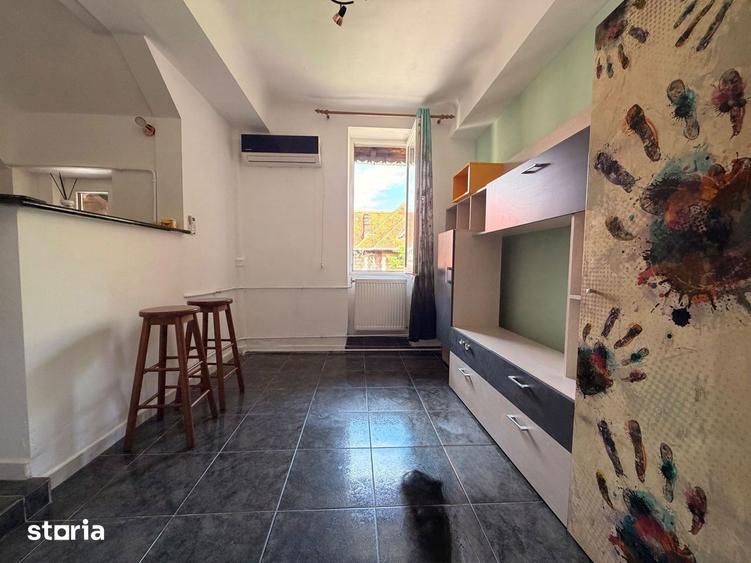 Garsonieră decomandată în Romană