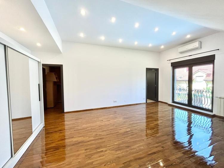 Casă individuală cu 7 camere cu Piscina în Iancu Nicolae